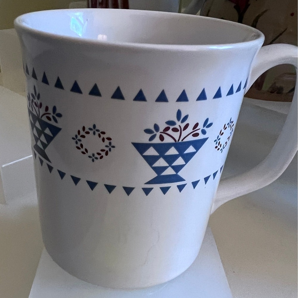 Pfaltzgraff Yorktowne Stoneware Coffee Mug Blue White Folk Art Flower Basket Cup